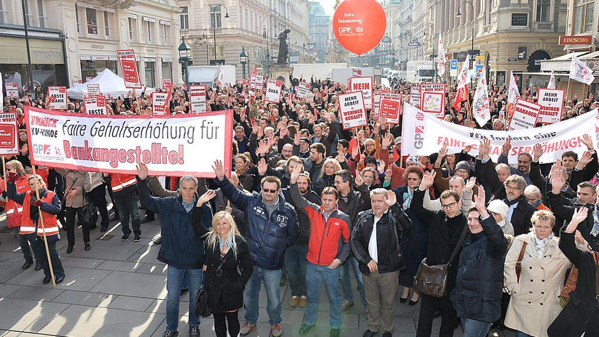 Auch vor drei Jahren (Bild) demonstrierten Bankangestellte in Wien