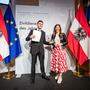 Kevin Gauglhofer erhielt die Auszeichnung von Jugend-Staatssekretärin Claudia Plakolm in Wien