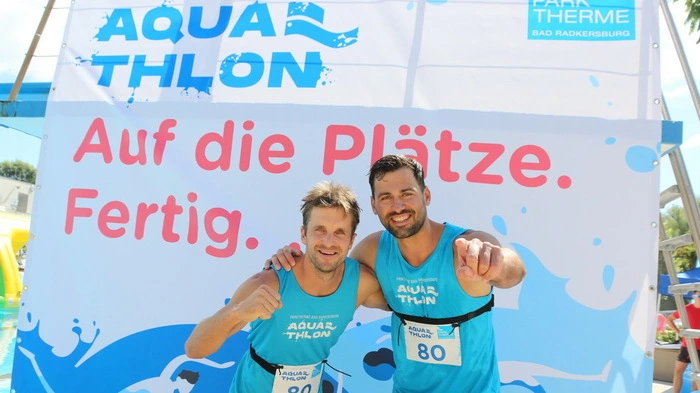 Als Vorläufer schickten die Veranstalter Christian Korn und Patrick Sax von der Parktherme die Beachvolleyball-Asse Christoph Dressler und Alexander „Xandi“ Huber auf das rutschige Parkett