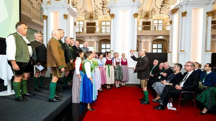 In der Alten Universität wurde der Festakt würdig mit Chor zelebriert