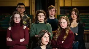 Ein Teil der Klägerinnen und Kläger mit Anwältin Michaela Krömer 