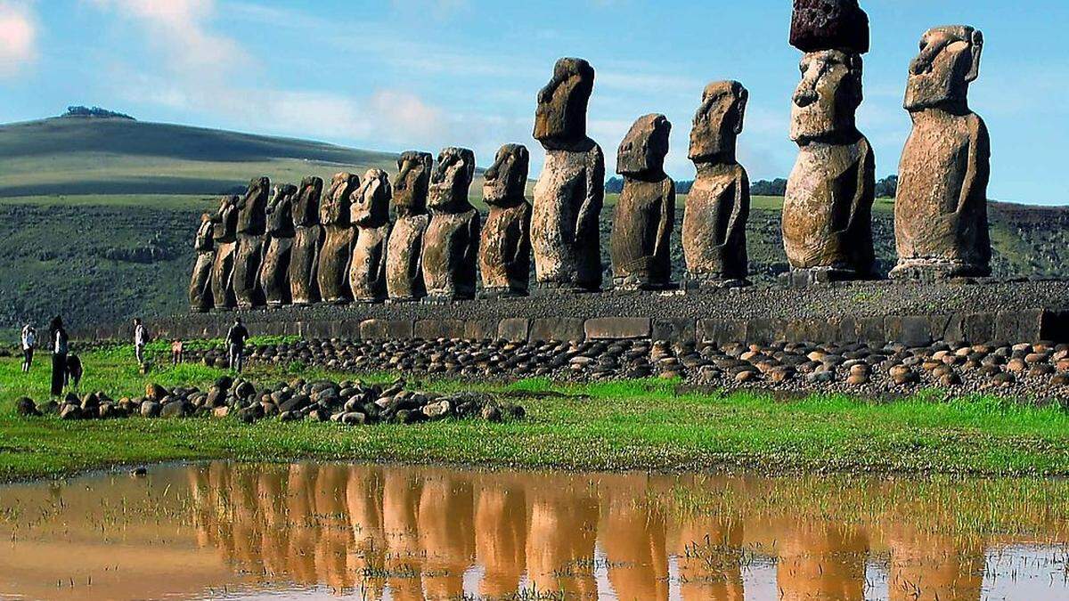 Die gigantischen Statuen aus Lavagestein sind in akuter Gefahr