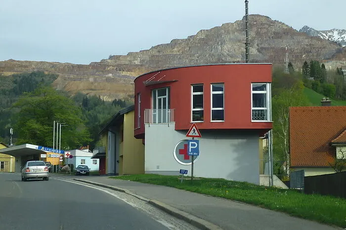 Nach dem Tod einer Eisenerzerin (78) gingen 2015 die Wogen hoch. Der Notarzt aus Leoben kam nicht, weil es offenbar die Anweisung gab: „Notarzt fährt nicht nach Eisenerz.“ Mehr dazu