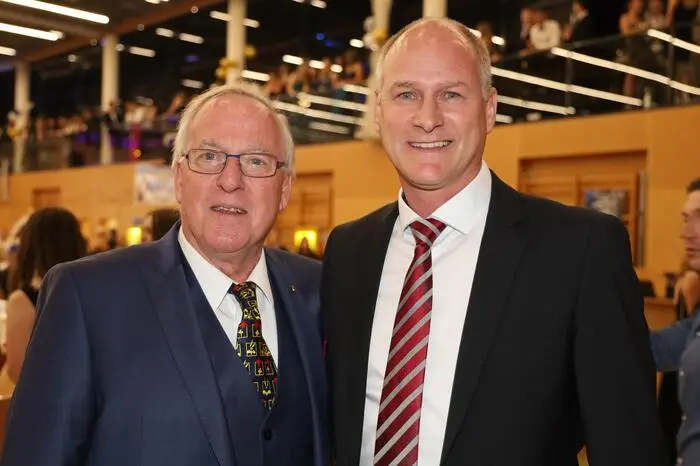 Ganz vorne unter den Ehrengästen waren Borg-Direktor Hannes Schuster (r.) und sein Vorgänger Eduard Fasching