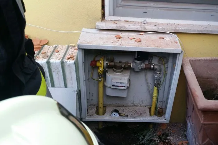 Arbeiter beobachteten den Vorfall und alarmierten die Feuerwehr.