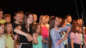 Schülerinnen und Schüler der Mittelschule St. Stefan im Rosental sorgten für kräftigen Applaus