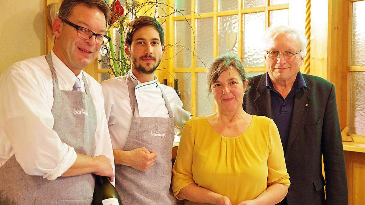 Christian Hein (Service), Küchenchef Matthias Lorenz sowie die Besitzer Monika und Helmut Hammer