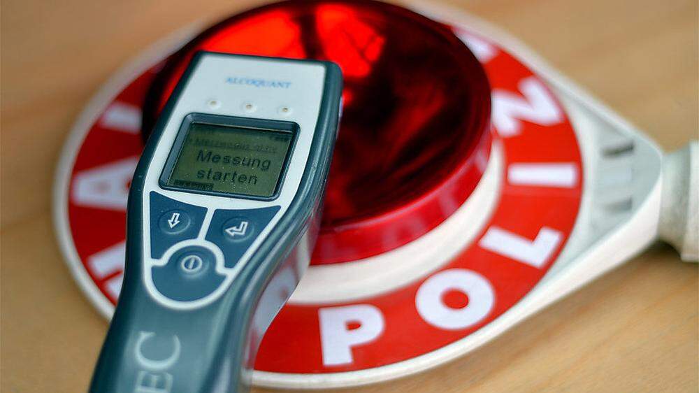 Ein Polizist soll den Alko-Test verweigert haben, dieser weist die Anschuldigung von sich