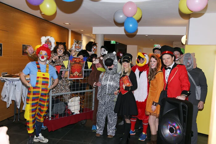 Beim Zirkus zählte man 18 Maskierte.
