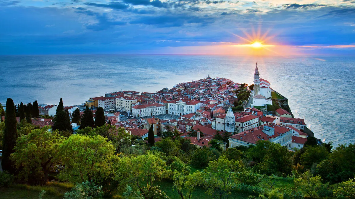 Die Fischzucht liegt in der Bucht des pittoresken Piran