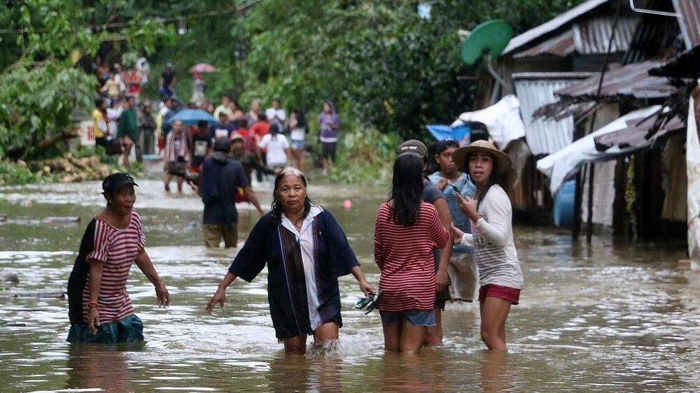 Zehntausende fliehen auf den Philippinen vor Tropensturm