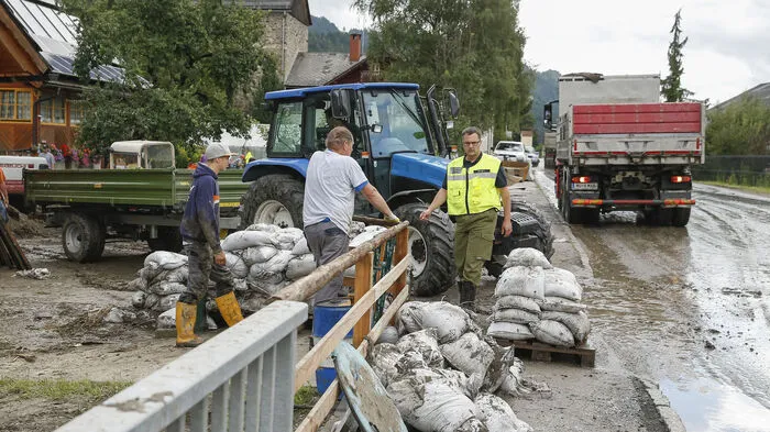 Die Aufräumarbeiten sind nach den schweren Unwettern am Wochenende in der Steiermark voll angelaufen.