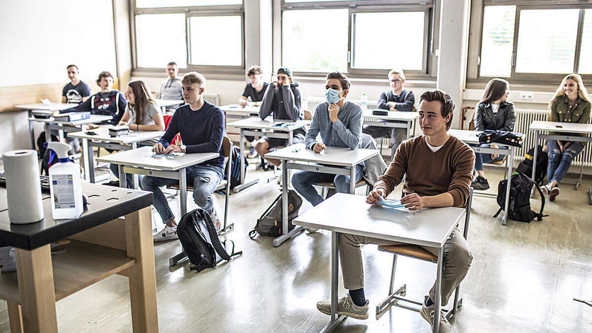 Der Alltag an den Schulen kehrt nur langsam zurück - und mit Abstand.