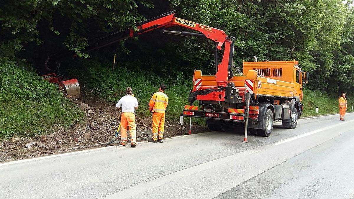 Lavamünder Straßenmeisterei legte Dienstagfrüh die Straße wieder frei