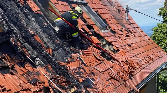 Gegen Mittag brach in einem Gebäude, das zur Kästenburg in Ratsch an der Weinstraße gehört, Feuer aus.