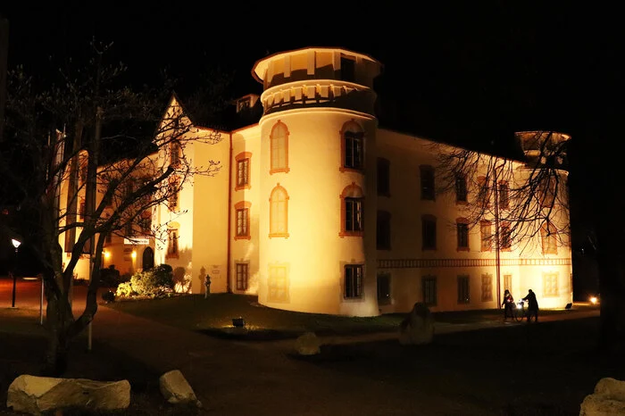 Der Bamberger Amthof ist ein Kulturzentrum, in dem die Musikschule, Probenräume für Vereine (Stadtkapelle, Chöre u. a.) sowie Seminarräume für verschiedene Veranstaltungen und 
Kreativkurse untergebracht sind.