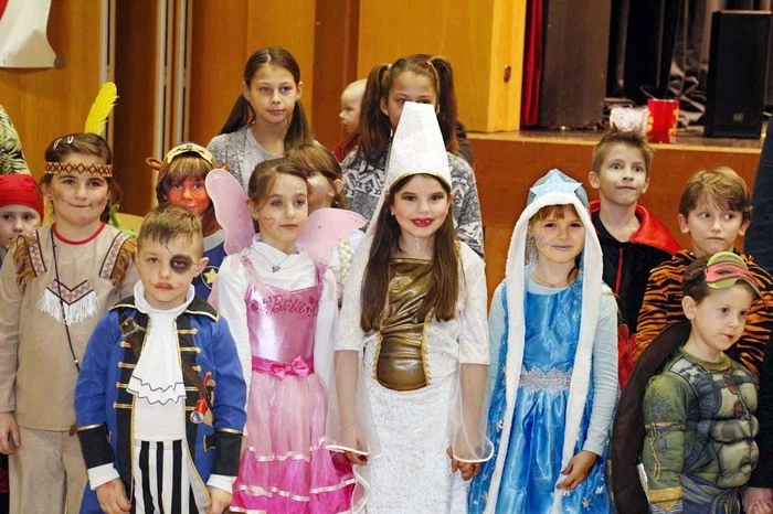 ...eröffneten Prinzessinnen, Hexen, Tiger, Schlümpfe und Piraten den Kindermaskenball der ÖVP Frauenbewegung Stadtgruppe Fürstenfeld.