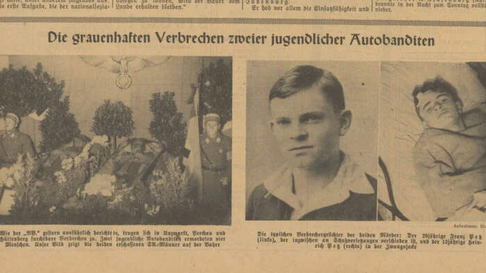 Historischer Zeitungsausschnitt mit der Überschrift „Die grauenhaften Verbrechen zweier jugendlicher Autobandite“. Links ist die aufgebahrte Bahre zweier getöteter SA-Männer zu sehen, flankiert von uniformierten Ehrenposten und Blumenschmuck. Rechts daneben befinden sich zwei Porträtfotos der Brüder Petz: in der Mitte der 20-jährige Franz Petz, rechts der 13-jährige Heinrich Petz auf einem Krankenbett nach seiner Festnahme. Darunter erläutert eine Bildunterschrift die Mordserie und identifiziert die beiden Brüder.