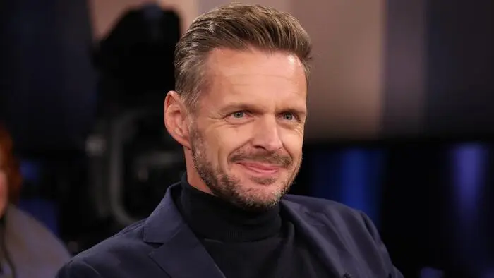 Kabarettist Florian Schroeder moderiert das „Journal Deluxe“