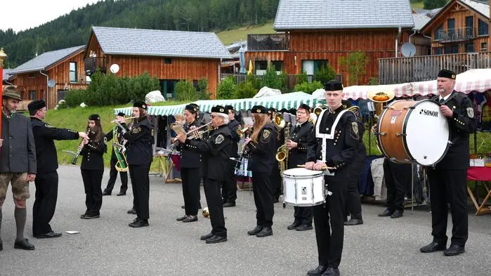 Die Pfarrkirche Hohentauern ist dem Apostel Bartholomäus geweiht. Alljährlich wird rund um den Bartholomäustag im August zum Pfarrfest geladen. Es ist auch der Lostag für Bauern und Schäfer. 