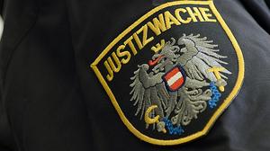 Fünf Beamte der Justizwache mussten den Tschechen bändigen