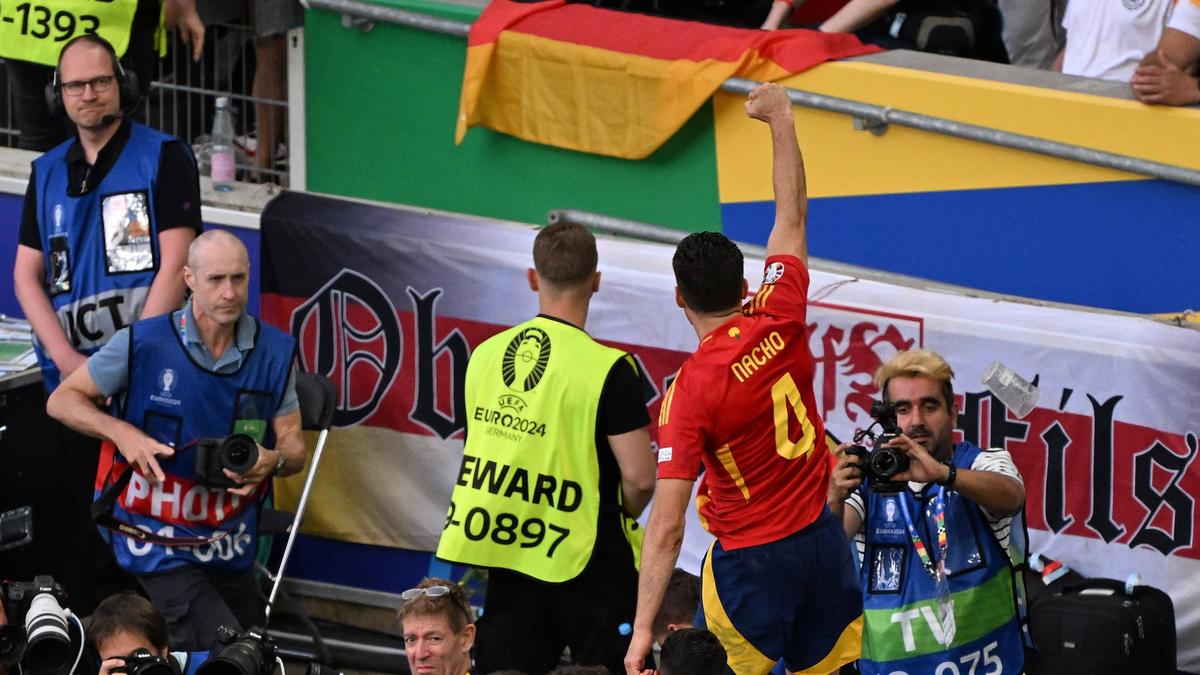 Spaniens Fußball-Nationalteam hebt bei der EM in Deutschland ab - in zweierlei Hinsicht