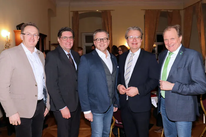 Unter den Gästen fanden sich Landeshauptmann Christopher Drexler, LAbg. Erwin Dirnberger, Bezirkshauptmann Hannes Peißl, Bürgermeister Helmut Linhart, Bürgermeister Andreas Spari und Vizebürgermeisterin Helene Maier in Piber ein.