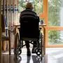 ABD0004_20170906 - ARCHIV - Ein Bewohner sitzt am 05.06.2014 in einem Altenpflegeheim im Rollstuhl in seinem Zimmer. (zu dpa "Stiftung: Gewalt in der Pflege wird zu wenig ernst genommen" vom 06.09.2017) Foto: Frank Rumpenhorst/dpa +++(c) dpa - Bildfunk+++