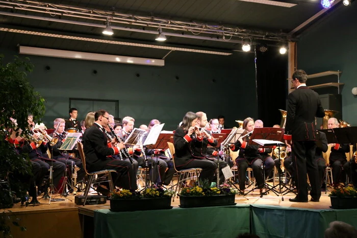 Grund des Besucheransturmes war der Konzertabend der Post- und Telekommusik (Kapellmeister Georg Guggenberger)..... 