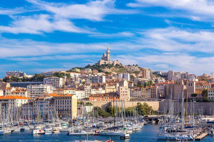 Der alte Hafen lockt viele Touristen in die Provence-Stadt