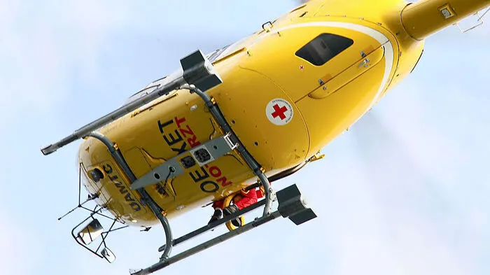 Der Schwerverletzte wurde mit dem Rettungshubschrauber ins UKH geflogen