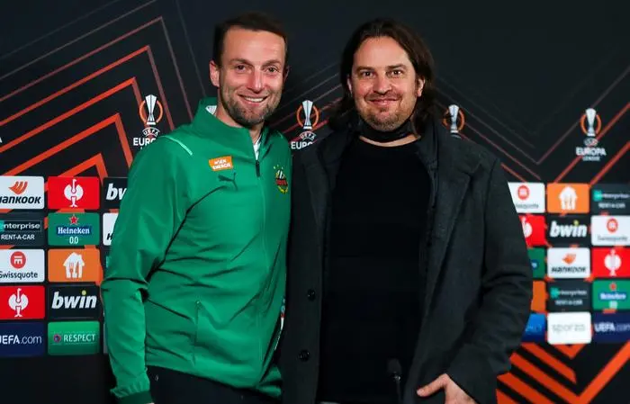GENK,BELGIUM,08.DEC.21 - SOCCER - UEFA Europa League, group stage, KRC Genk vs SK Rapid Wien, preview, press conference Rapid. Image shows head coach Ferdinand Feldhofer (Rapid) and Jan Pieter Martens. Photo: GEPA pictures/ Philipp Brem
