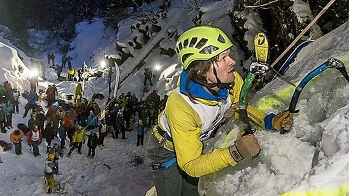 Die Eiskletterer haben das Ziel fest im Blick