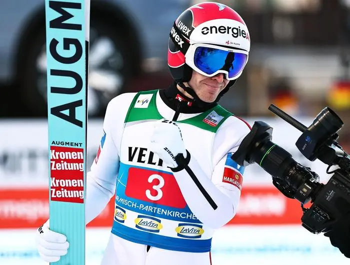 ABD0059_20250101 - GARMISCH-PARTENKIRCHEN - DEUTSCHLAND: 01.01.2025, Bayern, Garmisch-Partenkirchen: Ski nordisch/Skispringen: Vierschanzentournee, Weltcup, Großschanze, Herren, 1. Durchgang, Österreichs Michael Hayböck reagiert nach seinem Sprung. Foto: Daniel Karmann/dpa +++ dpa-Bildfunk +++. - FOTO: APA/dpa/Daniel Karmann