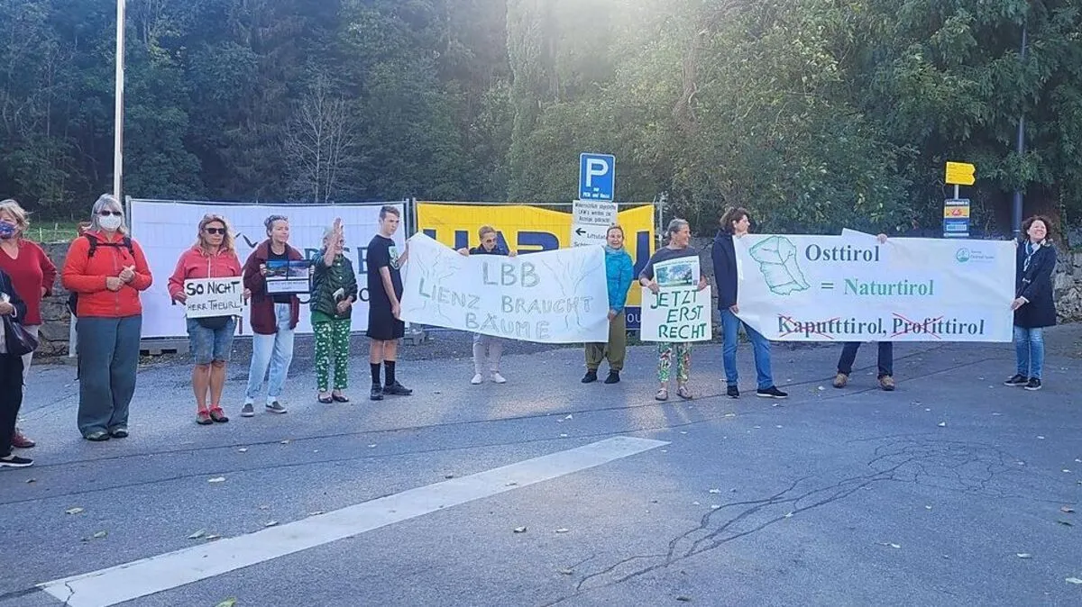 Aus dem Akronym der Lienzer Bergbahnen wurde "Lienz braucht Bäume"
