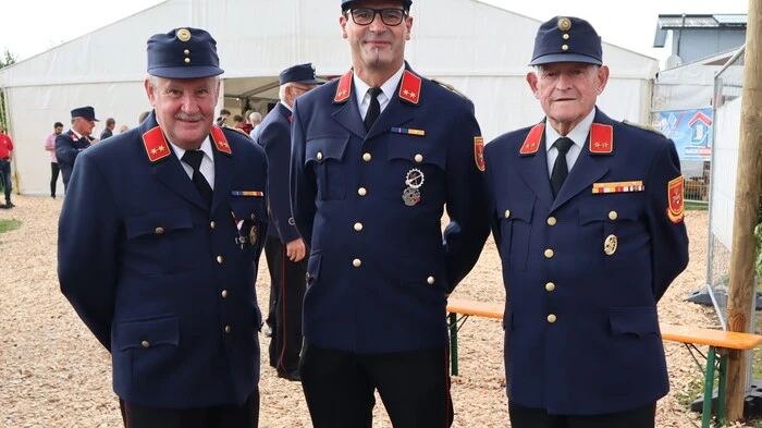 Die Freiwillige Feuerwehr St. Marein mit Kommandant Jürgen Dobernig (Mitte) und den Ehrenkommandanten Wilhelm Wascher und Ferdinand Zeilinger (von links) freuten sich über die zahlreichen Besucher.