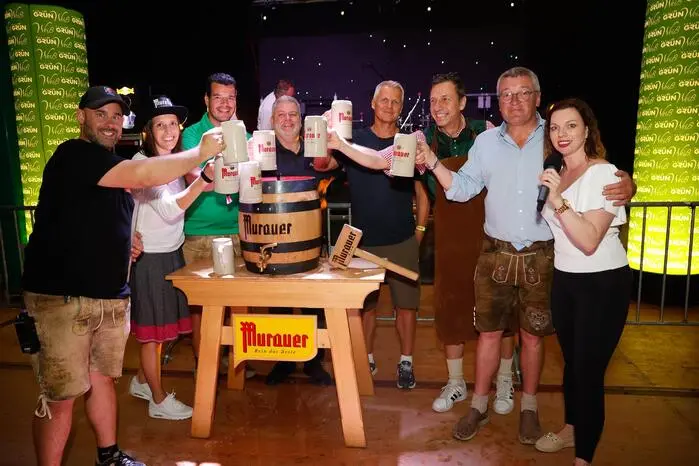 Der traditionelle Bieranstich durfte natürlich nicht fehlen