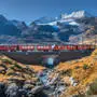 Der Bernina Express in den Schweizer Alpen geizt nicht mit spektakulären Aussichten