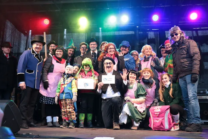 Der erste Platz in der Wagenwertung ging mit 99 Punkten an die Dorfgemeinschaft Unterweißenbach. Mit dem Thema "Neue Schule" begeisterten sie Publikum und Jury.