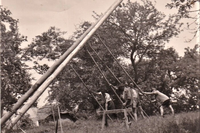 In Hochstraden wird 1951/52 ein A-Masten aufgestellt