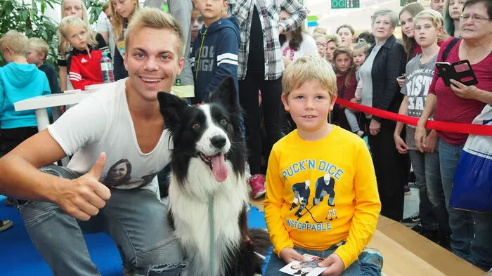 Im ältesten Kärntner Einkaufszentrum, dem Klagenfurter Südpark, feierten Besucher, Geschäftsbetreiber und das Management das 20-jährige Bestehen. Am Freitag gab es die VIP-Abendparty und am Samstag Spiel und Spaß für alle. Lukas und sein Hund Falco tanzten am Samstag auf und gaben Autogramme. . .