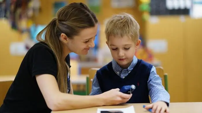 Kinder mit Diabetes: Lösung für Vorzeigeprojekt mit bitterem Beigeschmack 