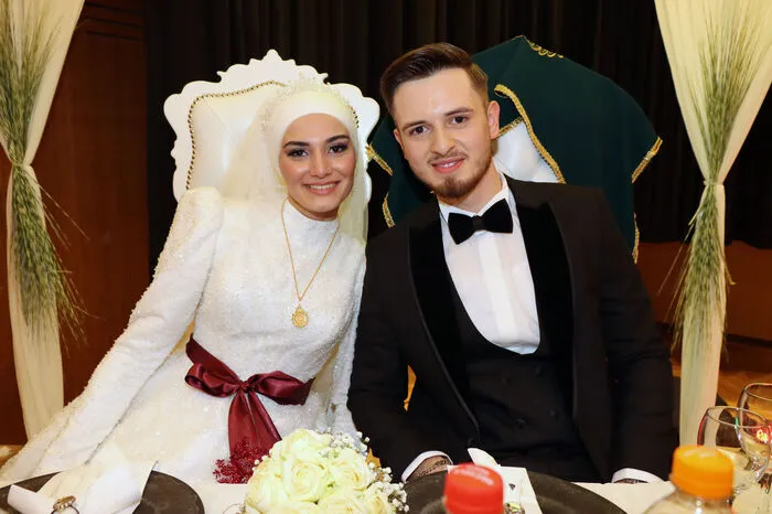 500 Gäste besuchten die Hochzeit von Sena Aydoğdu und Alkan Behlivan. Bei einer Hochzeit von Freunden in Villach lernten sie sich kennen. Die 21-Jährige arbeitet als Behindertenbetreuerin in Spittal, Alkan ist Koch in Feldkirchen