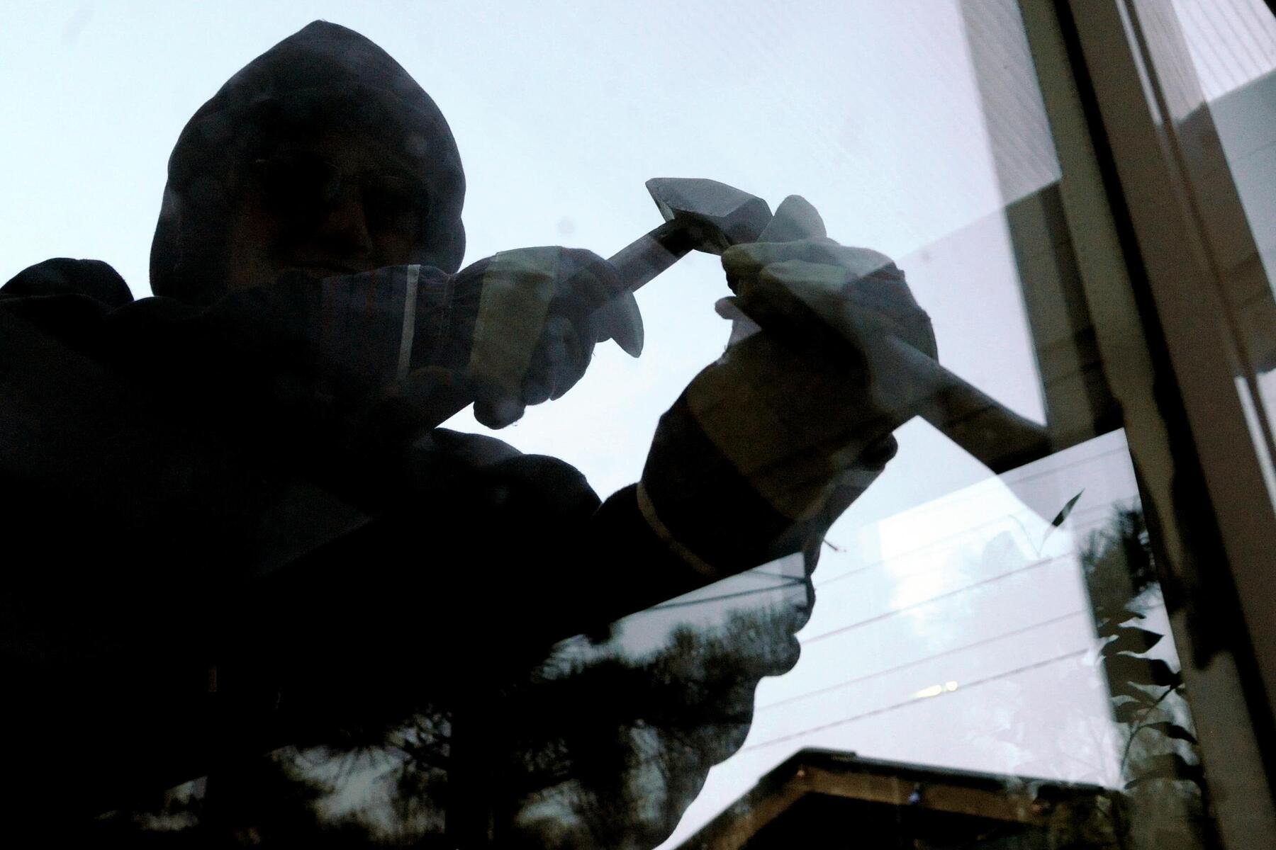 Klagenfurter überrascht Einbrecher-Duo in seiner Wohnung