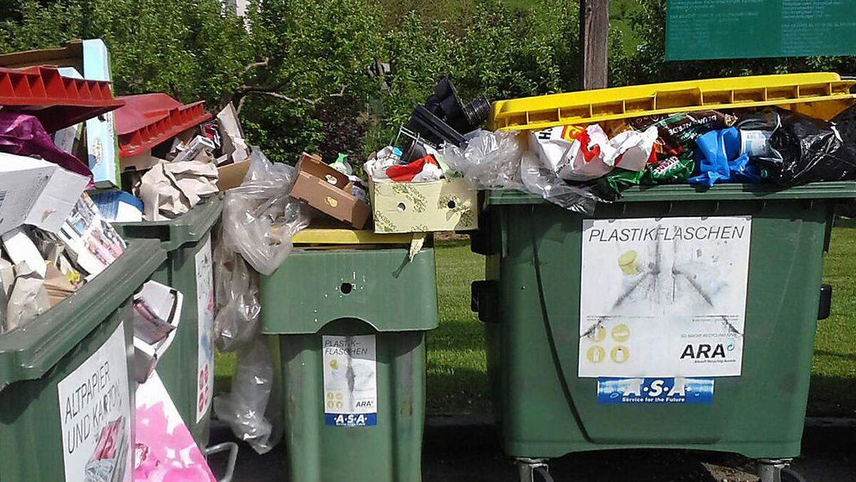 Überfüllte Müllinsel in den  angrenzenden St. Pauler Ortschaften zu St. Andrä seien keine Seltenheit