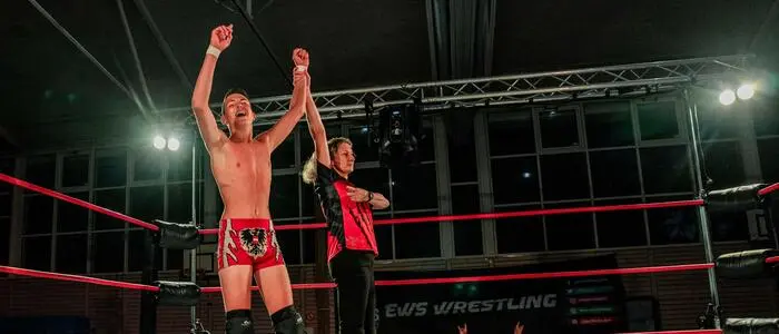 Ben Raaber alias Bambikiller Jr. gewann bereits seinen ersten Kampf. Jetzt steigt er mit Vater Bambikiller gemeinsam in den Ring