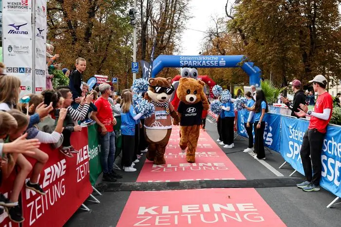 GRAZ,AUSTRIA,10.OCT.26 - RUNNING - Graz Marathon, side events. Image shows the mascots run. Photo: GEPA pictures/ Matic Klansek