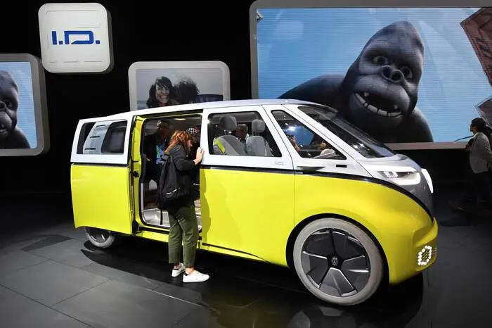 Es dominieren die Automesse überwiegend Exponate von Premiumherstellern sowie zahlreiche US-Premieren der US-Autobauer. Bild: I.D.Buzz Hybrid