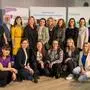 Das Team der Innova Frauen- und Mädchenservicestelle gemeinsam mit Vortragenden und den Schick Sisters
