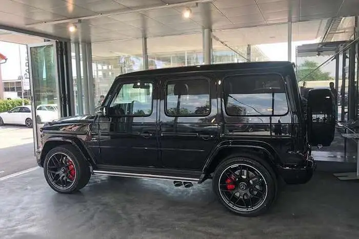 249.900 Euro: Mercedes Benz G-Klasse AMG G 63 SUV, 9950 km, 585 PS, Händler